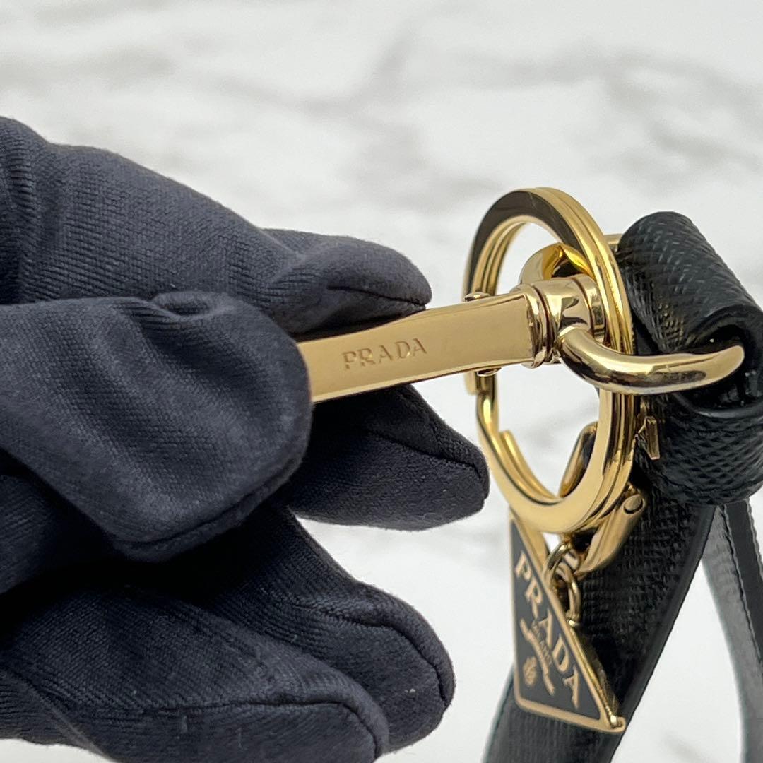 PRADA プラダ サフィアーノレザー キーリング チャーム ブラック 箱付き