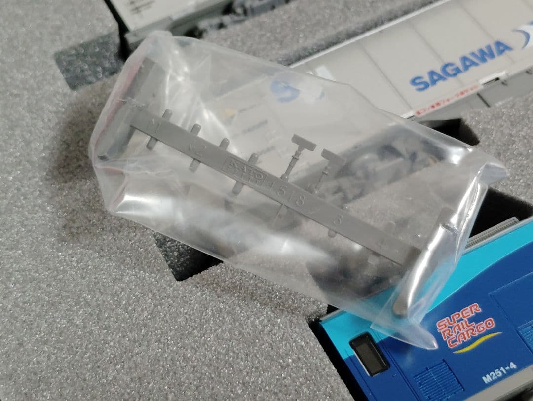 KATO M250系　スーパーレールカーゴ　JR 貨物　佐川　コンテナ付き