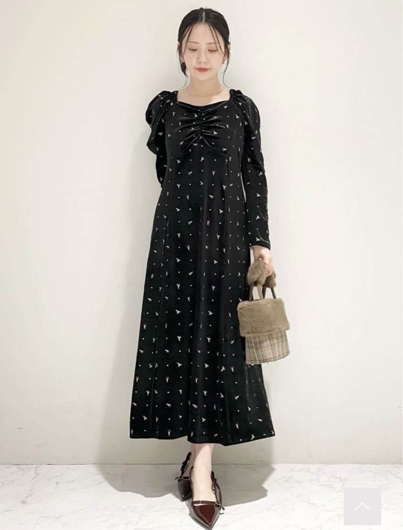 LILYBROWNリリーブラウン　エンブロイダリーベロアワンピース