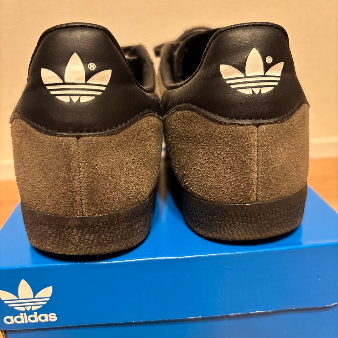 靴 adidas Gazelle Pantone/Core Black