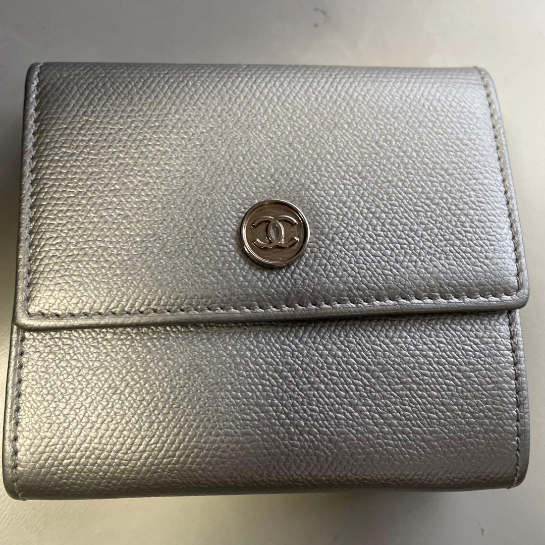 CHANEL シルバー 二つ折り財布