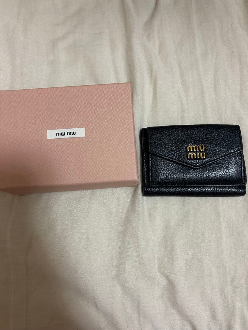 miumiu 三つ折り財布　ブラック
