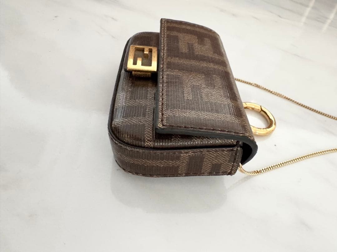 FENDI ナノ バゲット チャーム ブラウン PVCコーティングキャンバス
