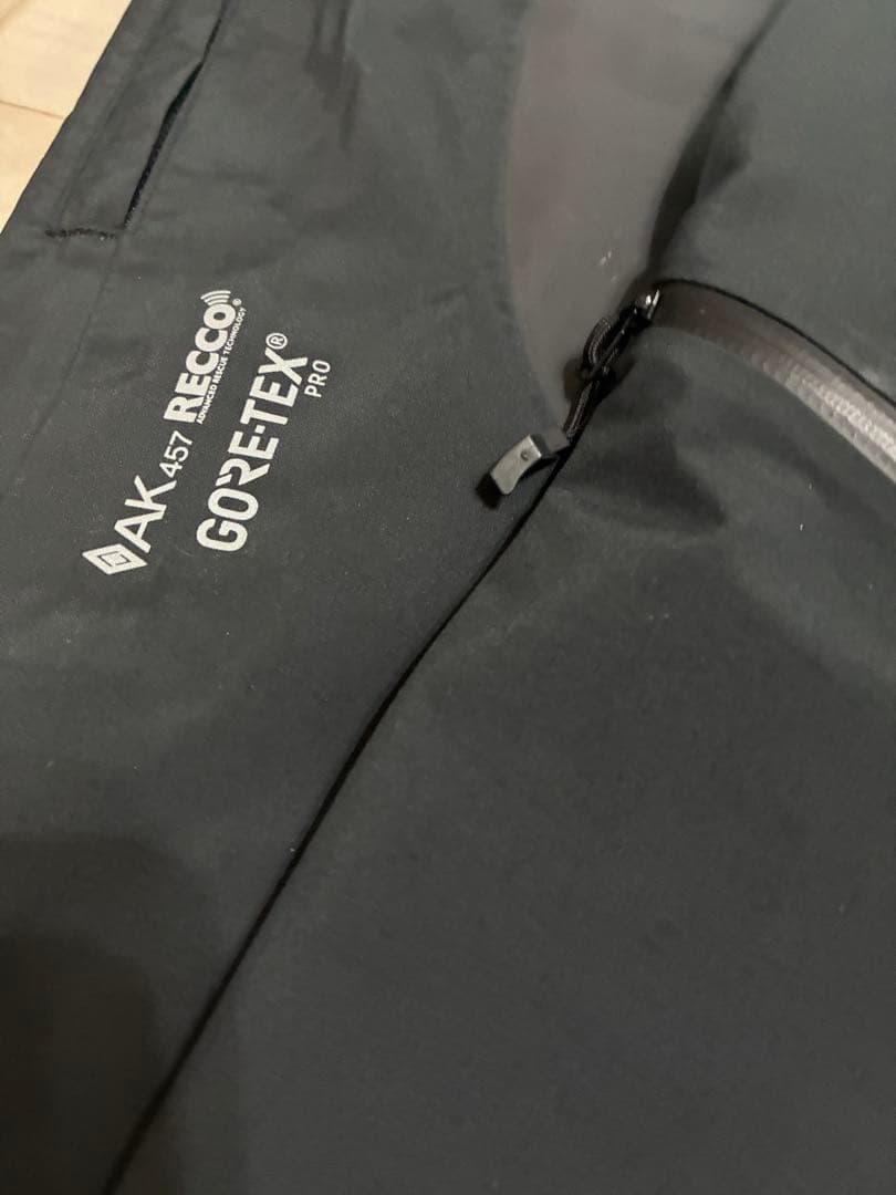美品バートンAK457 GORE-TEX PRO ビブパンツ　Sサイズ