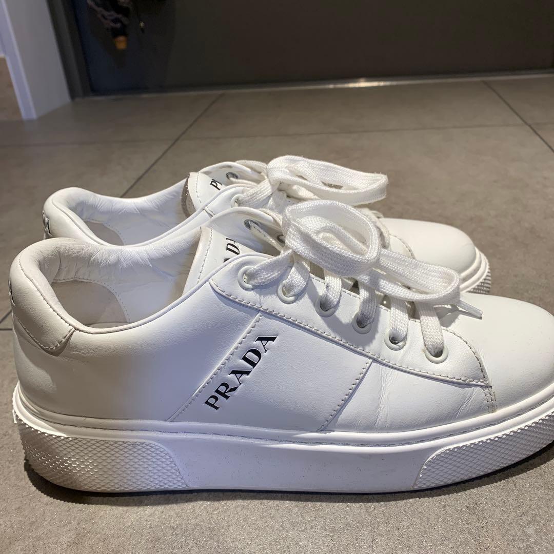 PRADA ホワイトスニーカー　37サイズ（23.5センチ）　箱あり