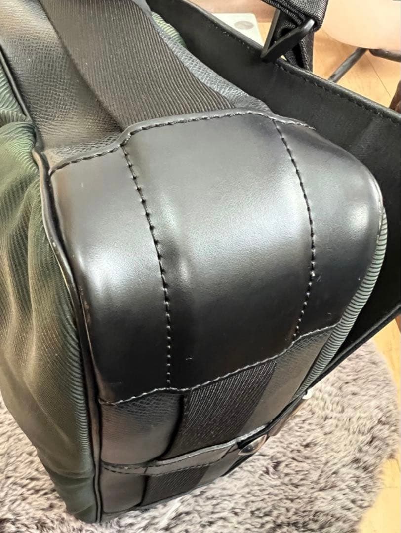 ルイヴィトン LOUIS VUITTON M30142 タイガ ヴィクトール