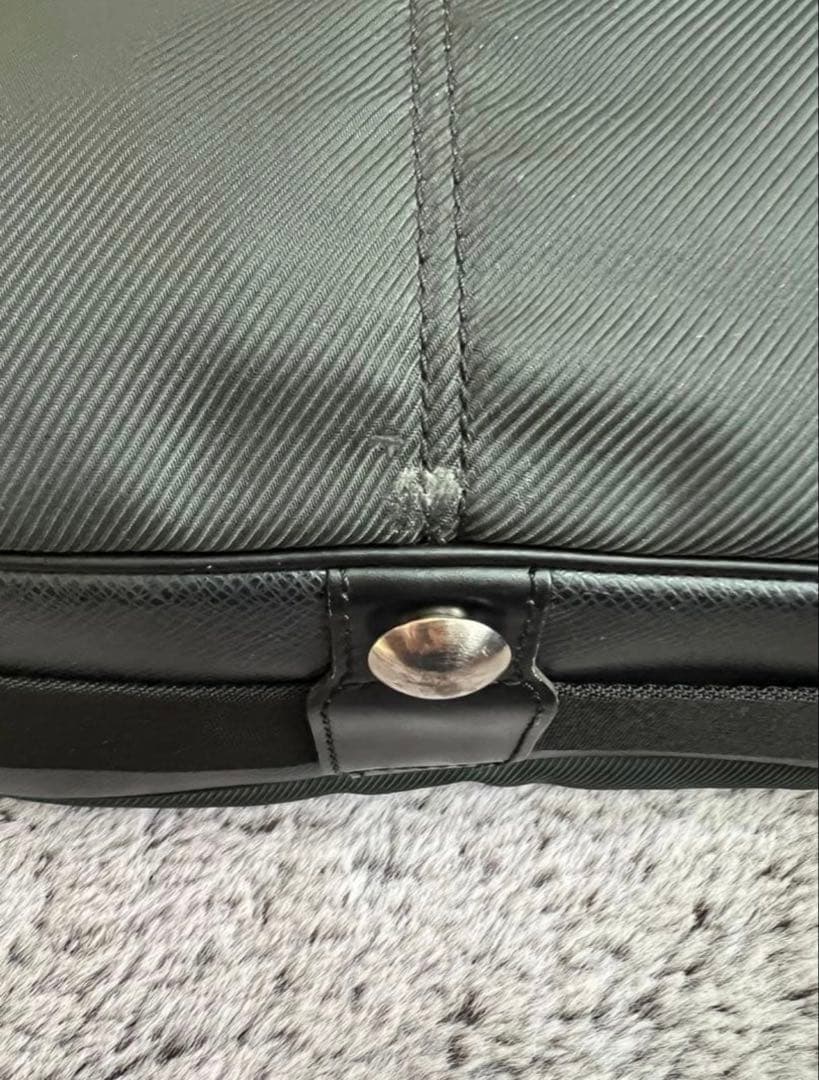 ルイヴィトン LOUIS VUITTON M30142 タイガ ヴィクトール