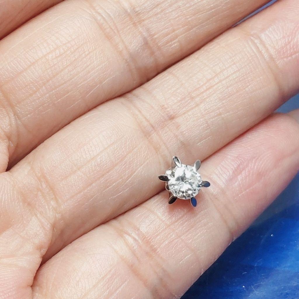 美品♡片耳用♡プラチナ製♡大粒ダイヤ♡0.36カラット♡1粒ピアス