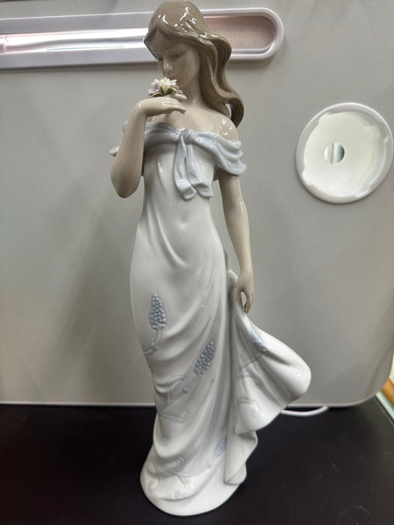 LLADRO リヤドロ 【甘い香り】6918