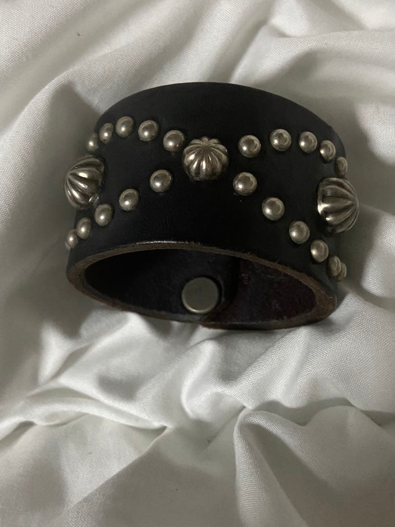 HTC レザースタッズバングル