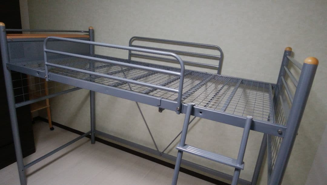 [直接引き取り希望] ミドルタイプのロフトベッド シングル宮付きコンセントなし