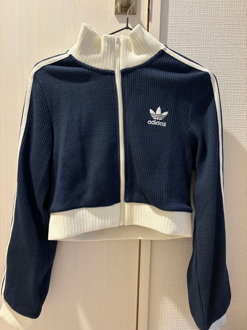 adidas ネイビー クロップドジャージ s