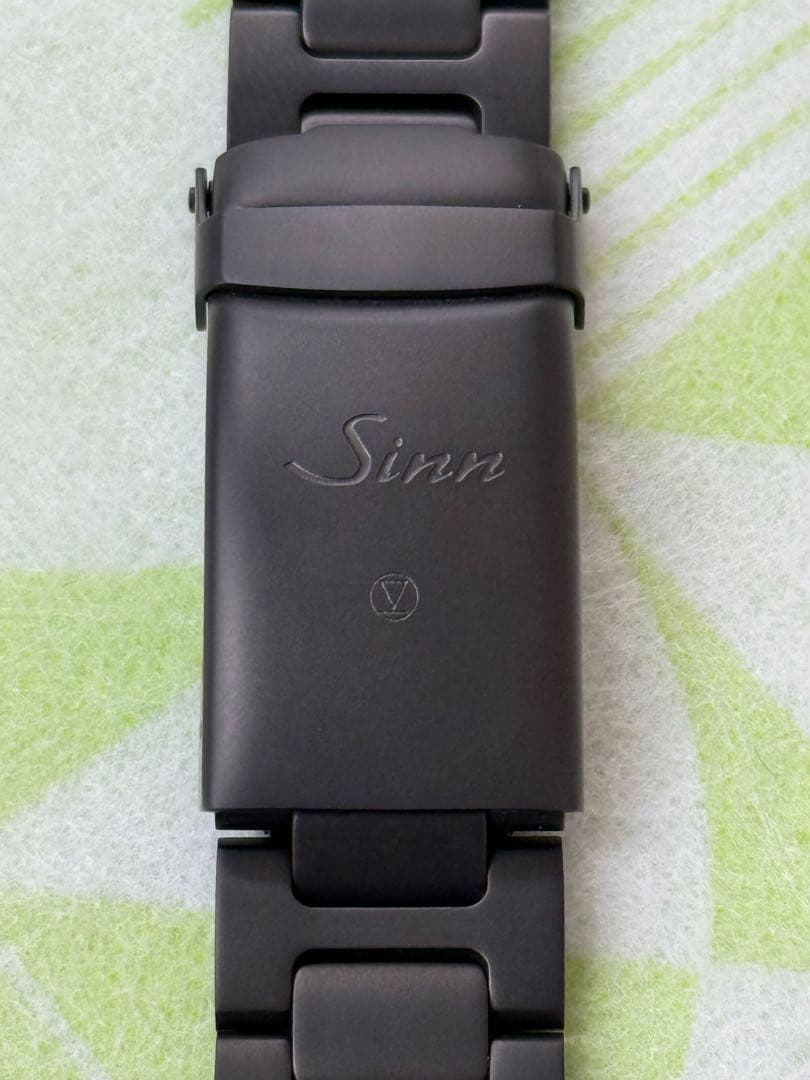【美品】Sinn 腕時計 純正ブレスレット SSテギメントPVD / 20mm！