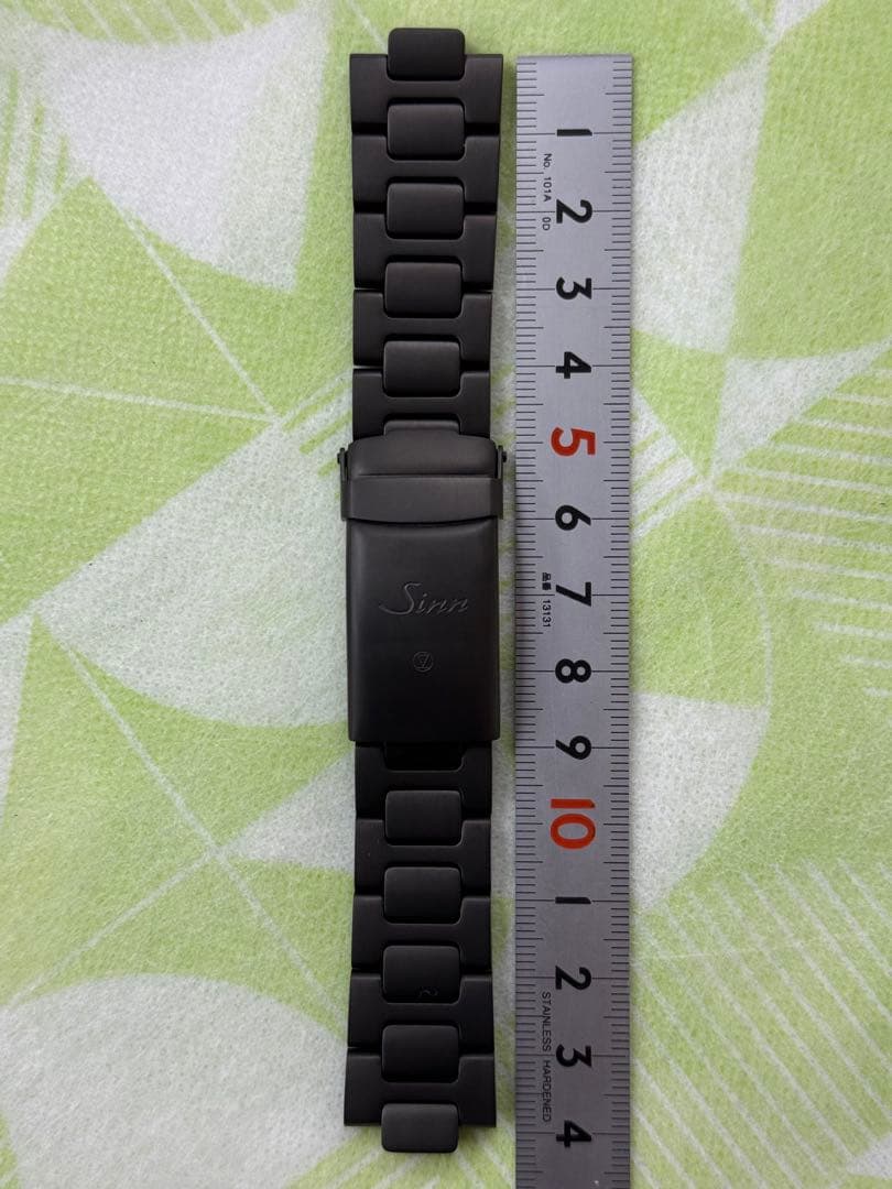 【美品】Sinn 腕時計 純正ブレスレット SSテギメントPVD / 20mm！