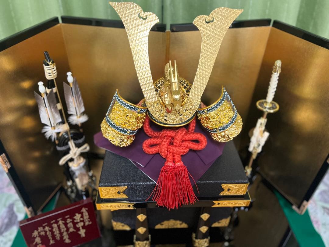 五月人形　金箔押兜 本メノウ玉鑑定書　屏風飾り台付き