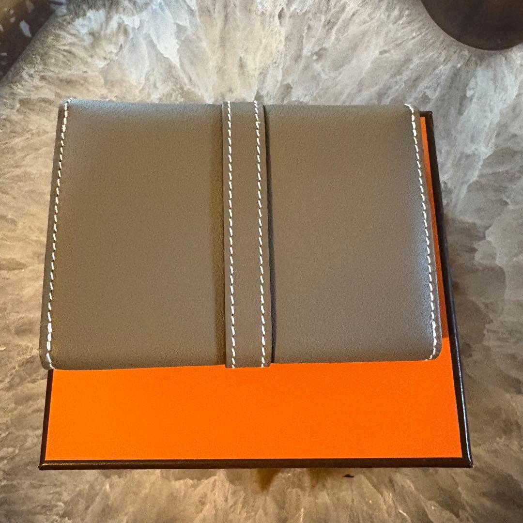 【新品貴重】HERMES Glenan コンパクトウォレット　エトープ　ゴールド