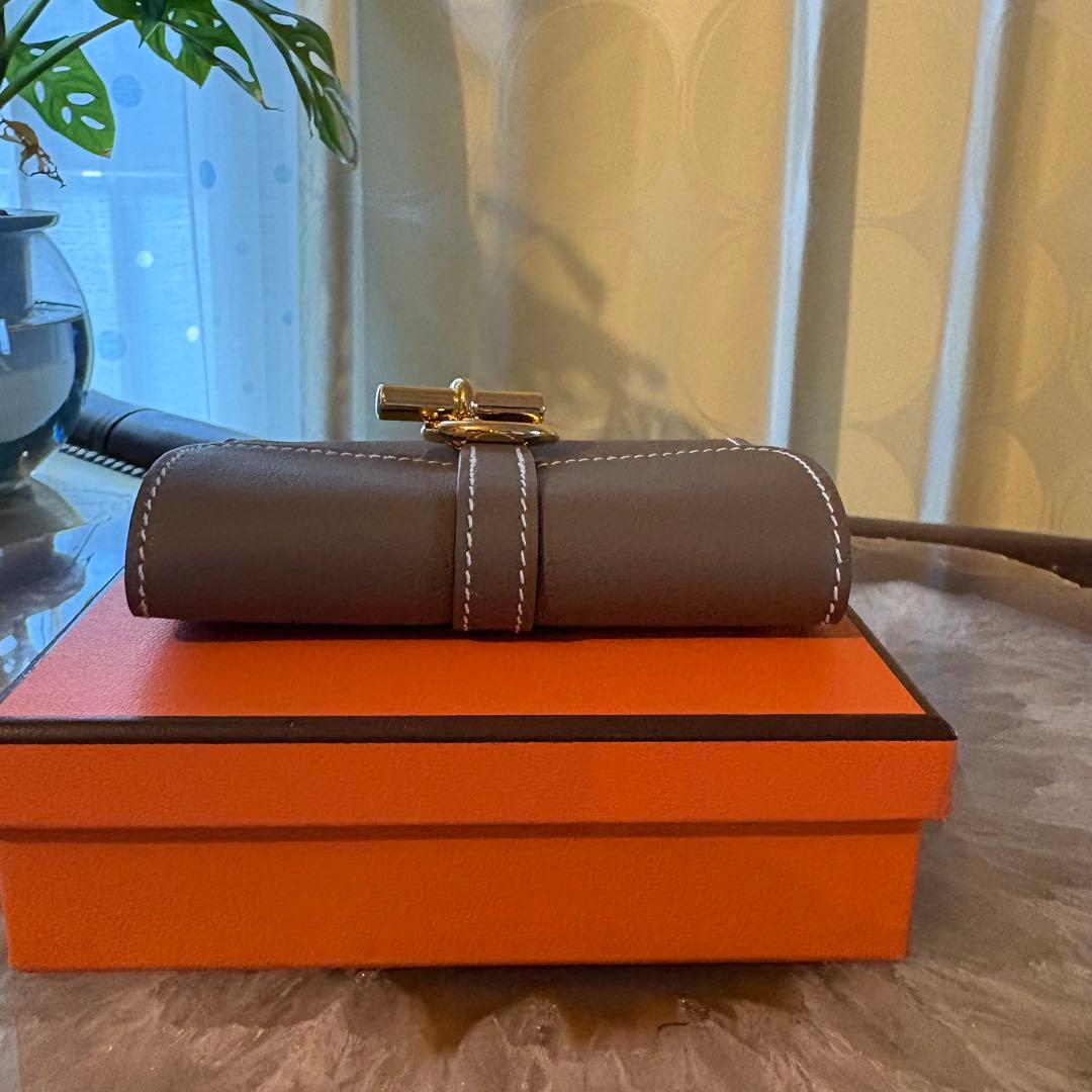 【新品貴重】HERMES Glenan コンパクトウォレット　エトープ　ゴールド