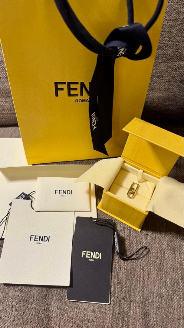 FENDI フェンディ オーロック ピアス シングル シルバー