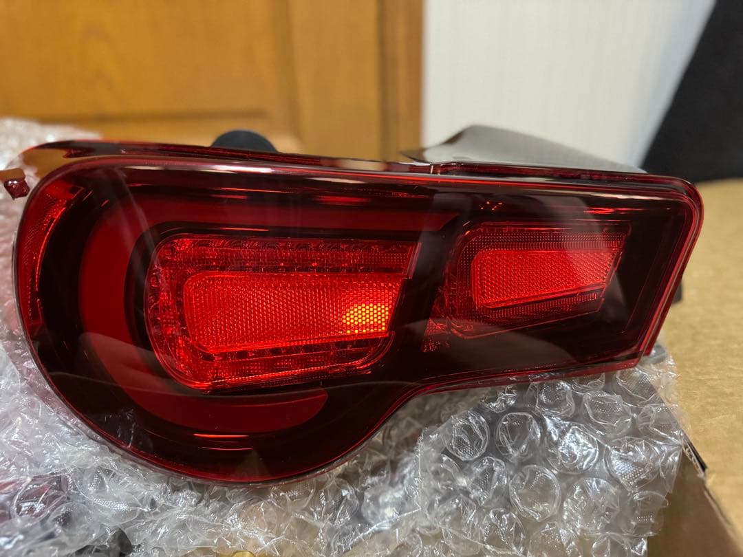 希少TOM.S テールランプ　gt86 zn6 美品！！