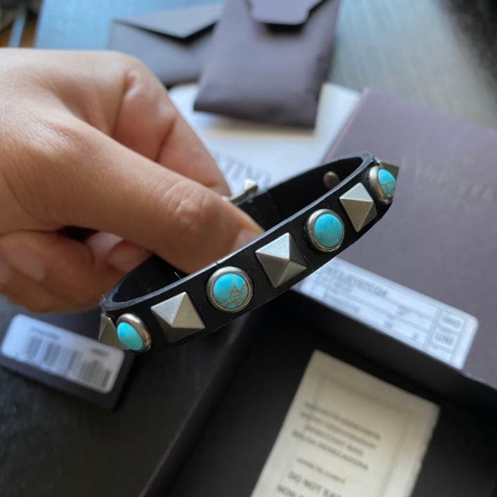 VALENTINO ターコイズ バングル ブレスレット 革