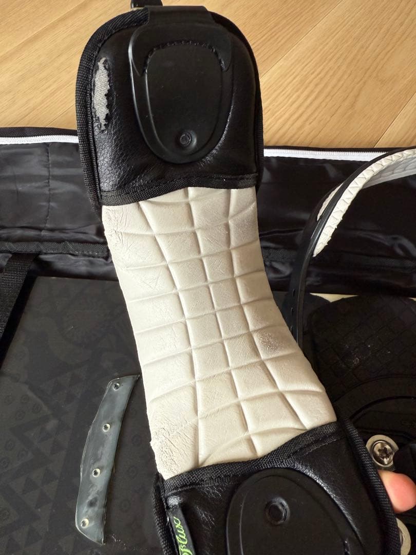 Salomon スノーボード ビンディング、ボードケース付き
