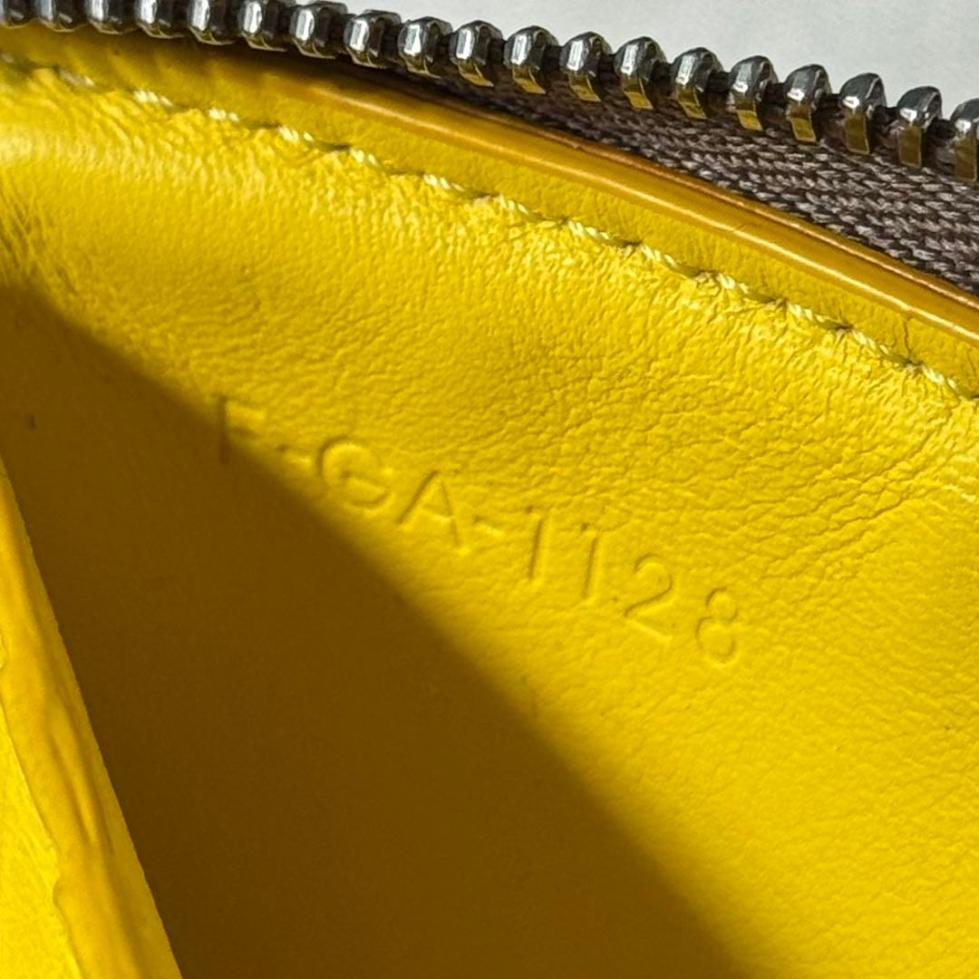 セリーヌ ミディアム ジップアラウンドウォレット グレージュ イエロー