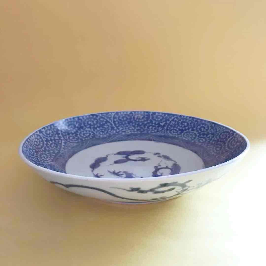 骨董染付松竹梅たこ唐草文様深大皿