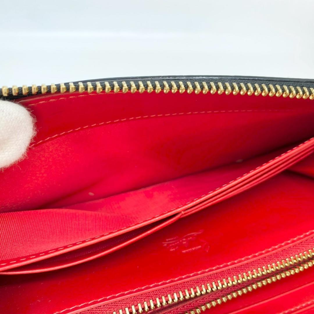 【CHRISTIAN LOUBOUTIN】 ラウンドジッピー　長財布　スタッズ