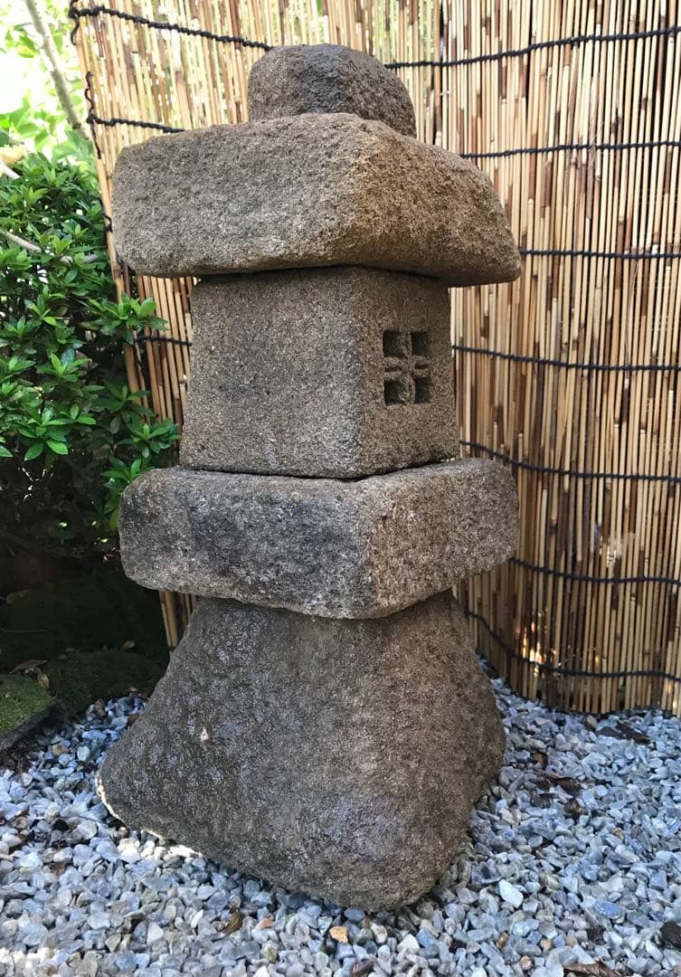 【天然自然石・常夜燈型石灯篭・坪庭灯篭・茶庭灯篭】オブジェ箱庭庭石造園水石天然石