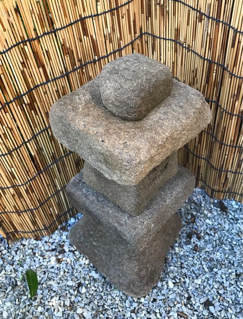 【天然自然石・常夜燈型石灯篭・坪庭灯篭・茶庭灯篭】オブジェ箱庭庭石造園水石天然石