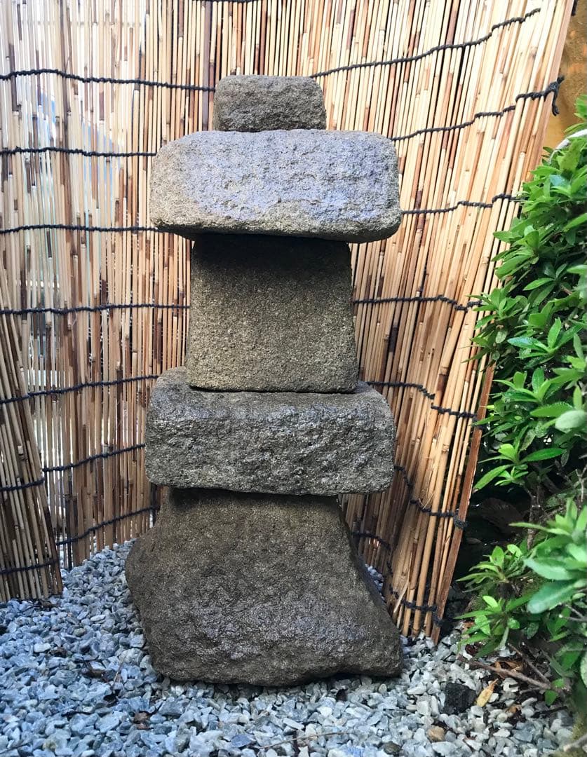 【天然自然石・常夜燈型石灯篭・坪庭灯篭・茶庭灯篭】オブジェ箱庭庭石造園水石天然石