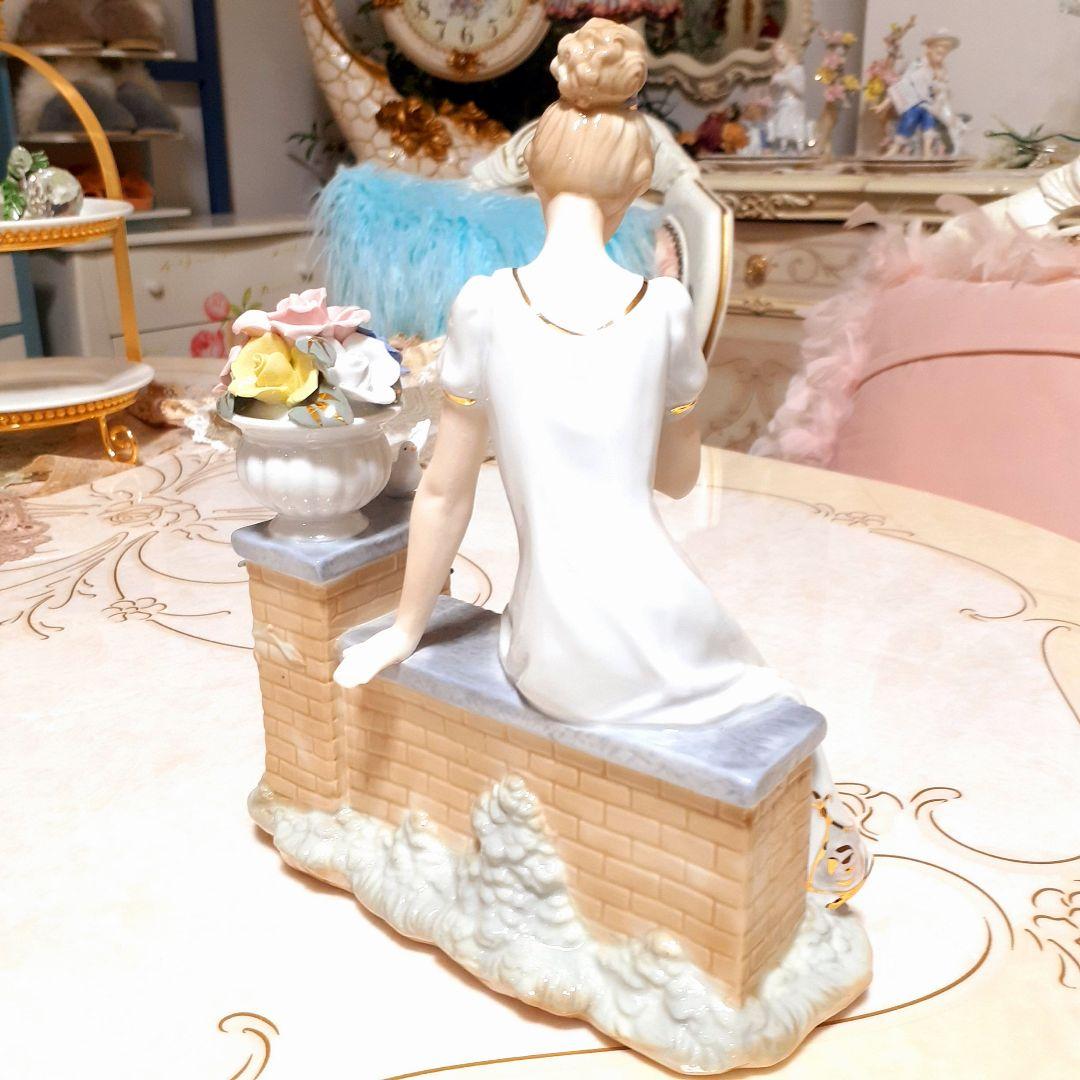 輸入雑貨　陶器　スペイン調　『貴婦人と小鳥』　エレガント　アンティーク