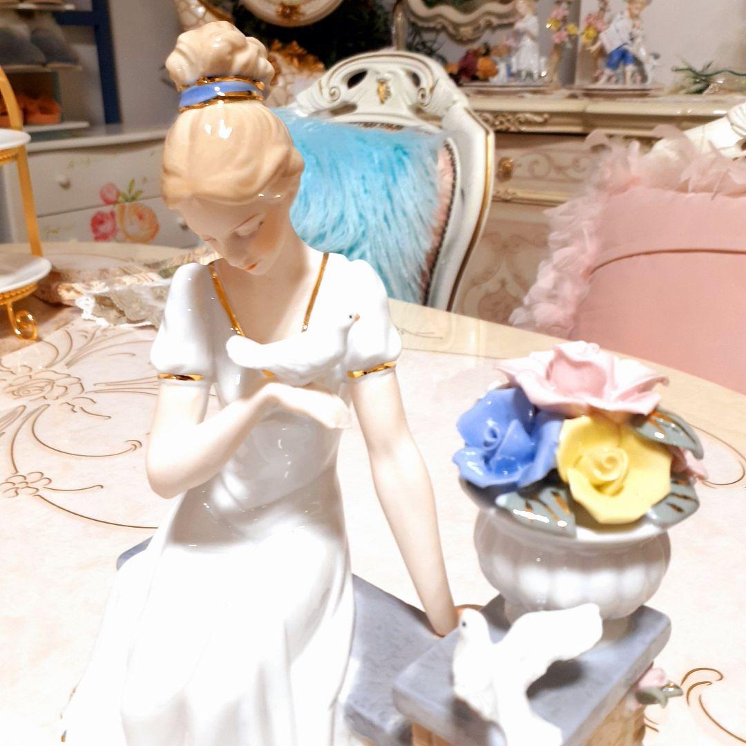 輸入雑貨　陶器　スペイン調　『貴婦人と小鳥』　エレガント　アンティーク