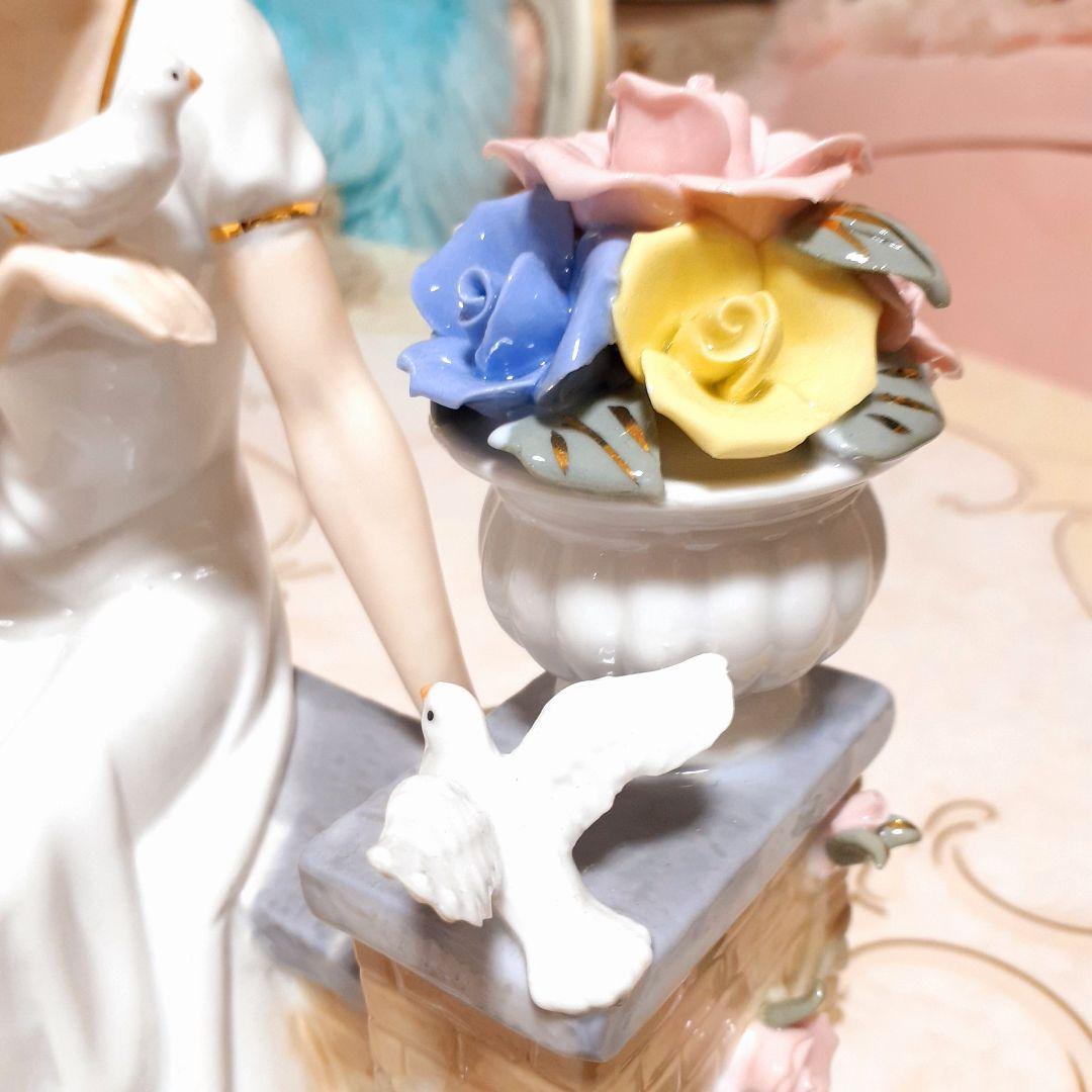 輸入雑貨　陶器　スペイン調　『貴婦人と小鳥』　エレガント　アンティーク