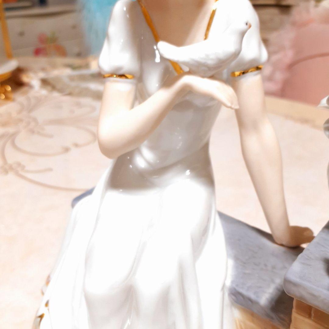 輸入雑貨　陶器　スペイン調　『貴婦人と小鳥』　エレガント　アンティーク