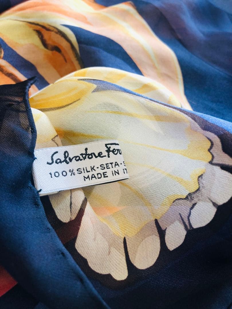 Salvatore Ferragamoサルヴァトーレフェラガモシルクスカーフ大判