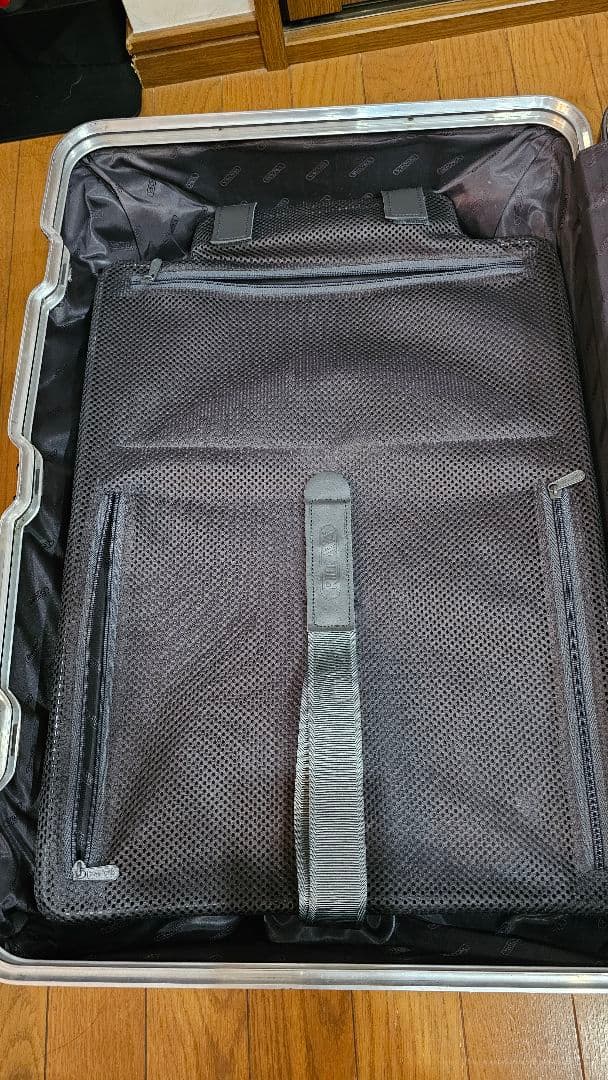 グレー、キャリーケース 、ルフトハンザドイツ航空フランクフルト、ワールドショップ