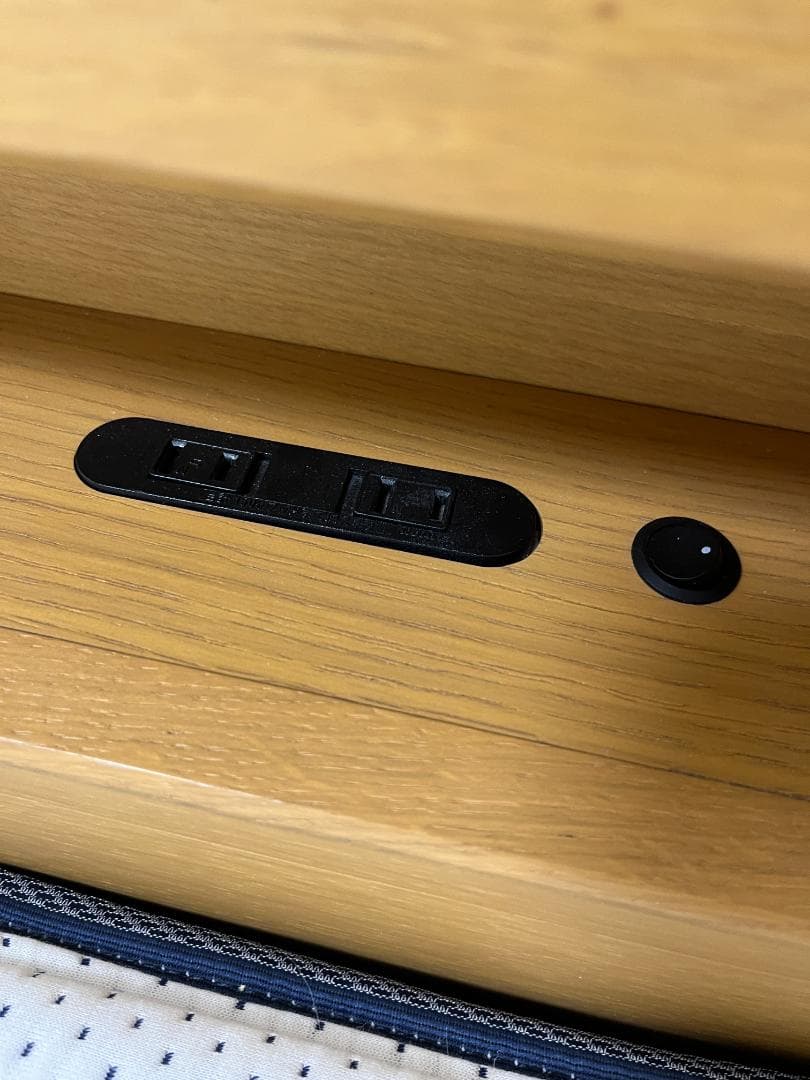 ニトリ Qサイズ ダブルベッド 両側に照明とコンセント（各2口）付き