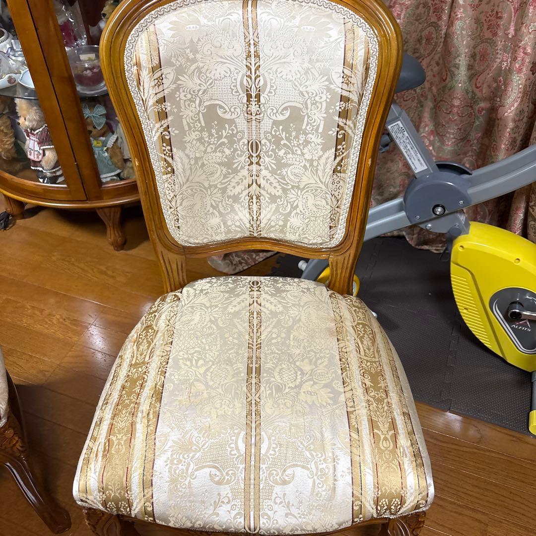 送料込、クラシックデザイン ダイニングチェア クリーム色