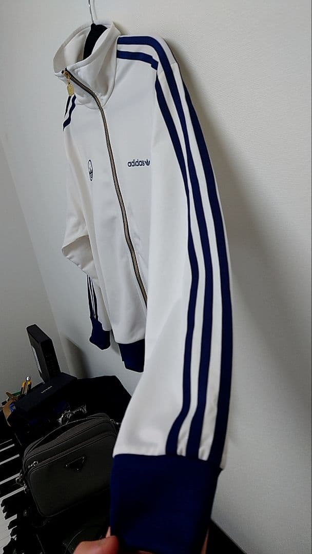 完売品 アディダスオリジナルス ファイヤーバード バッジ トラックトップ