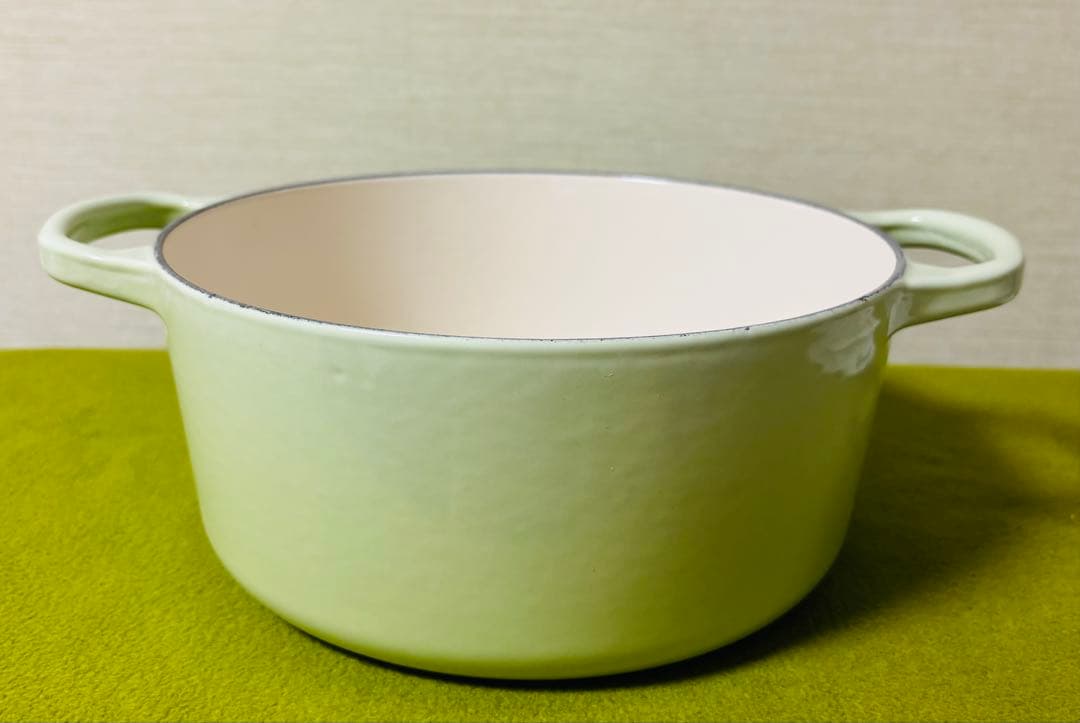 【新品未使用】 ル・クルーゼ　ココット・ロンド 22cm ワサビ