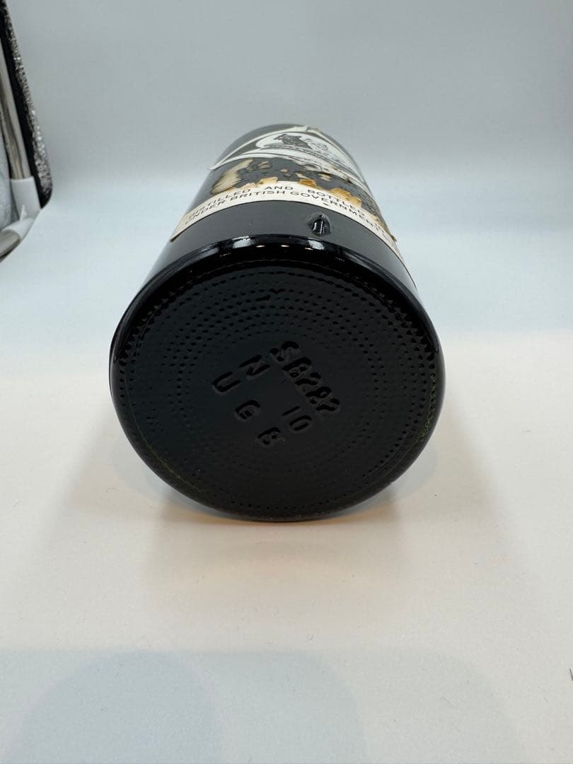 ブラック&ホワイト スコッチウイスキー ティンキャップ 760ml 43%