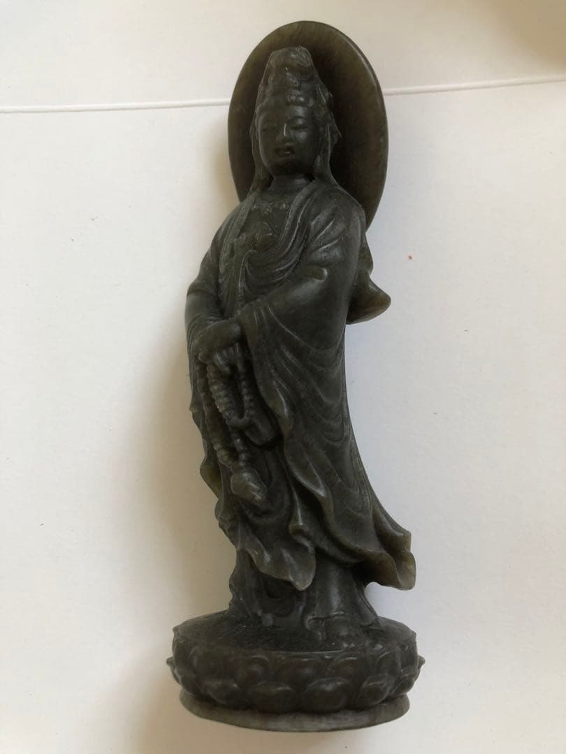 観音菩薩の和田玉の置物