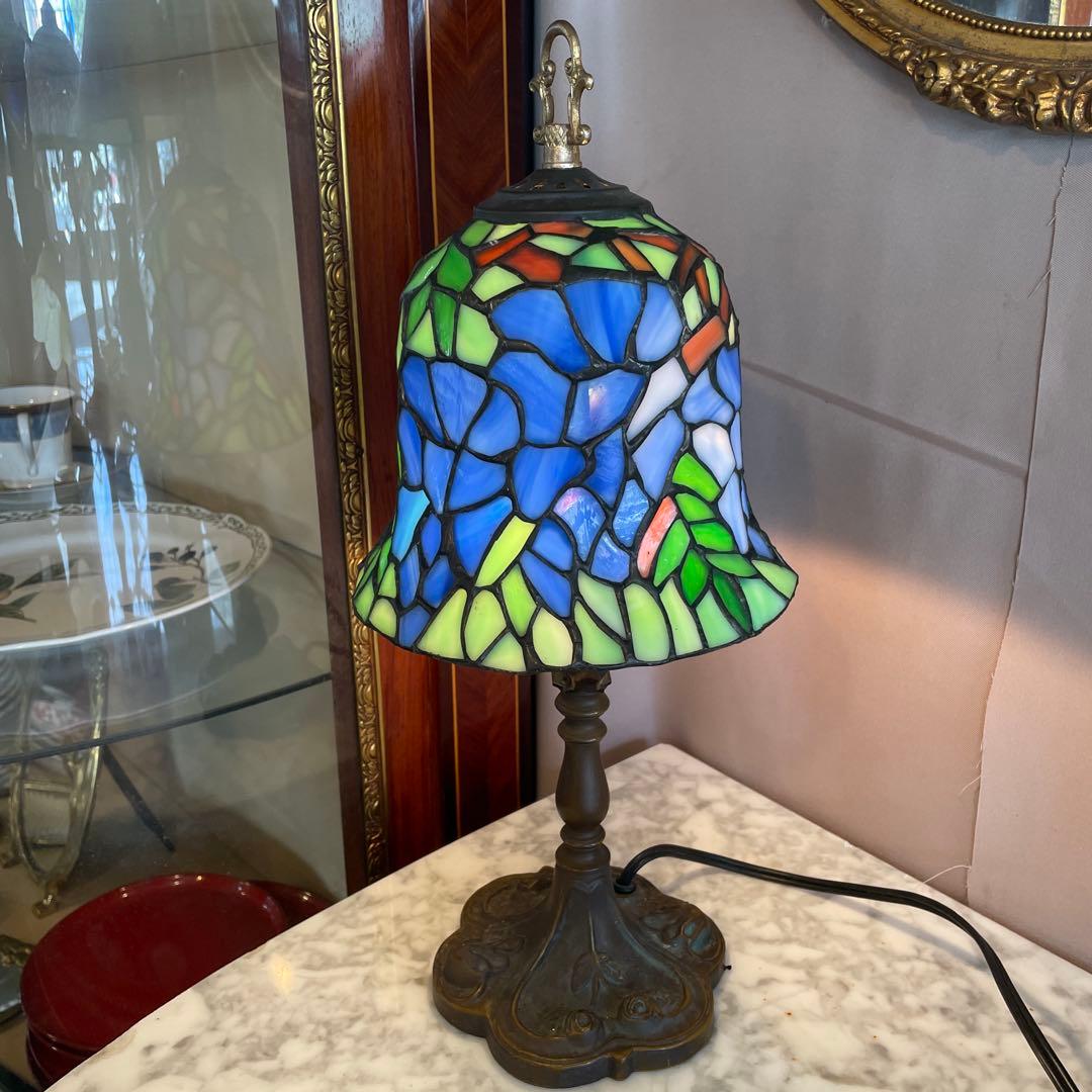 ステンドガラスの綺麗なフロアランプ