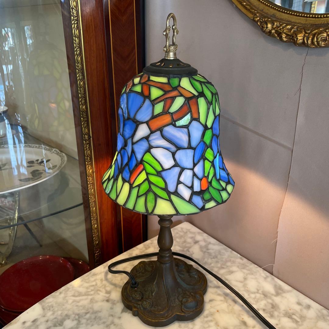 ステンドガラスの綺麗なフロアランプ