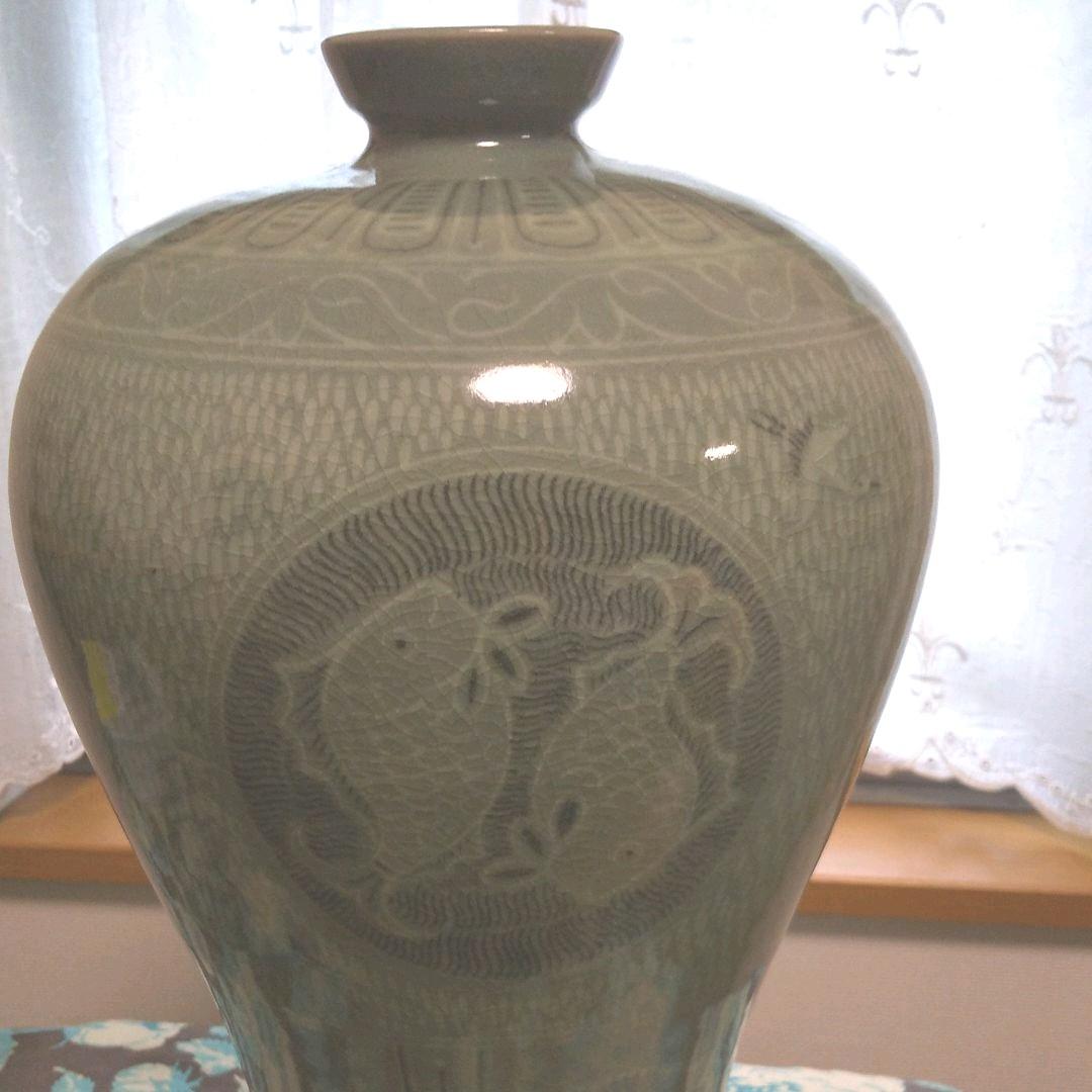 青磁象嵌・魚紋・梅瓶　作家作の壺