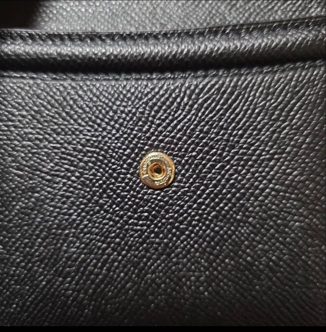 Salvatore Ferragamo ブラック 二つ折り財布　新品