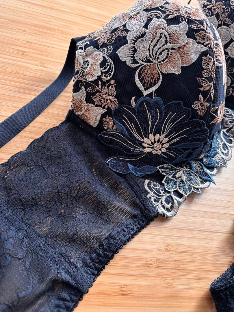 新品未使用　サルート　G85 グループ28 Rich Veil Bra