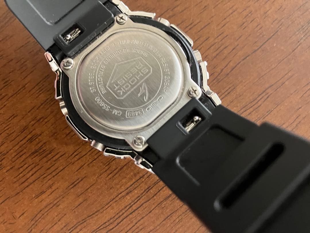 G-SHOCK GM-S5600 女性はもちろん男性にも合うミドルサイズ