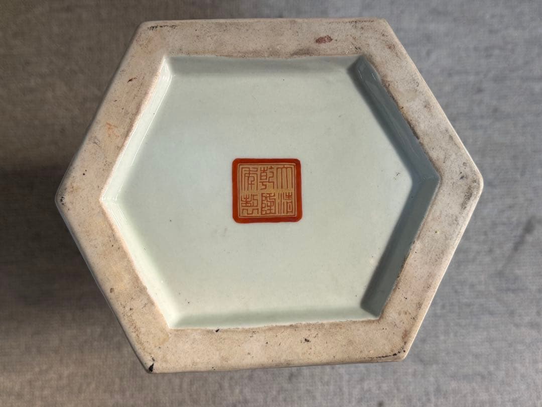 中国　大清乾隆年製銘　黒地粉彩龍鳳紋角瓶　左　高さ47.0cm 送料込み0106